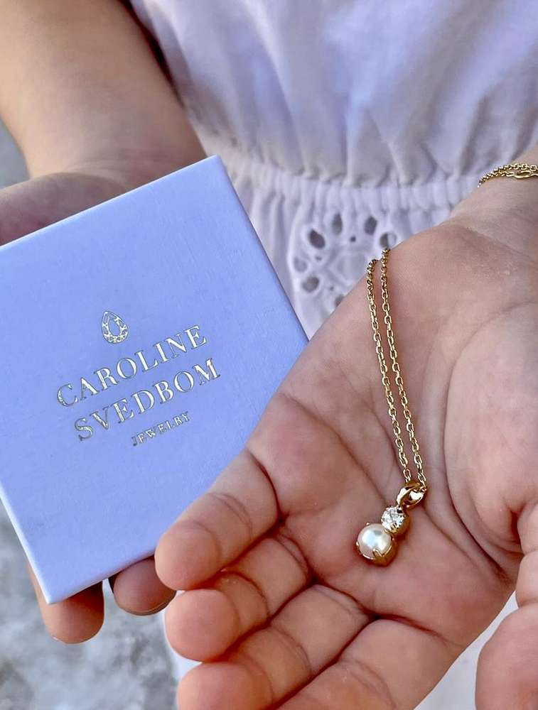 Girls Love Pearl Necklace